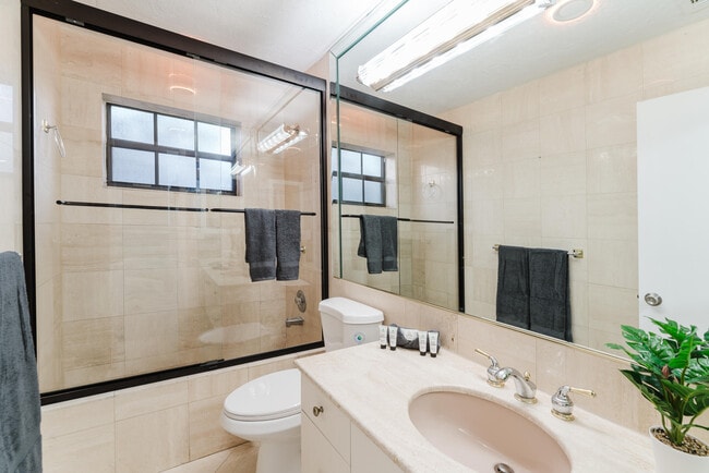 Building Photo - 1016 NE 26th Ave