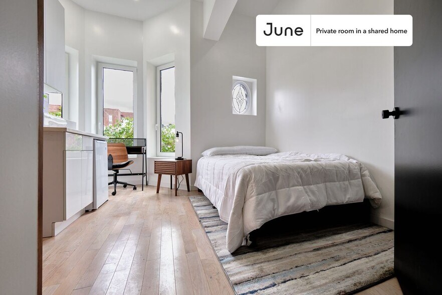 Building Photo - Private bedroom in 4 bed/4 bath Home
