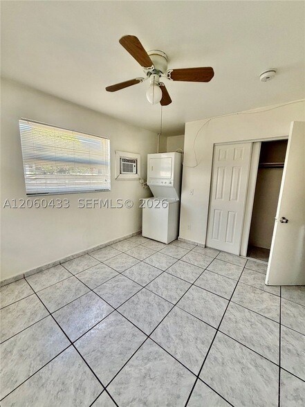Building Photo - 6137 SW 20th Ct