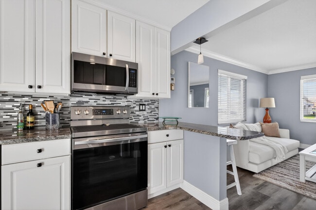 Building Photo - 2010 SW 6th Ave