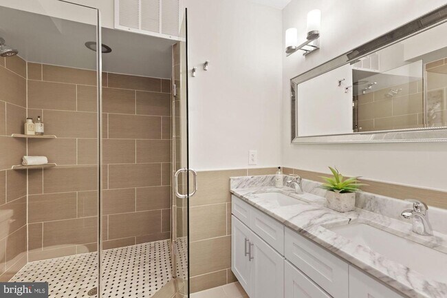 Building Photo - 2140 Wisconsin Ave NW