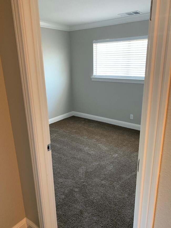 Building Photo - 2418 R St