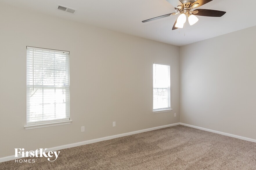 Building Photo - 7860 Cotswold Ct