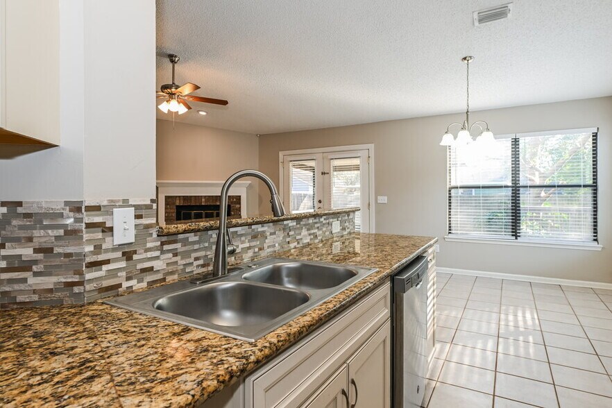 Building Photo - 8026 Fleur De Lis Dr