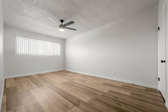 Building Photo - 3212 W 60th St