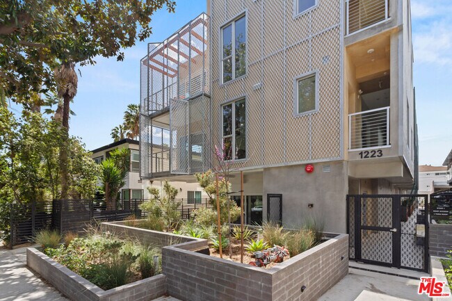 Building Photo - 1223 Hayworth Ave