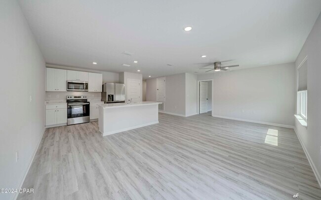 Building Photo - 282 Boggy Creek Way