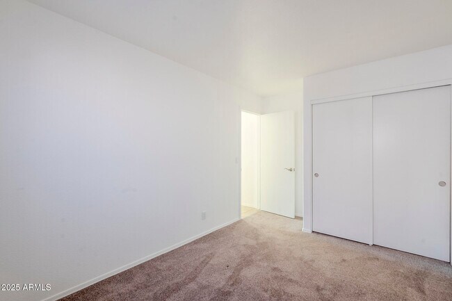 Building Photo - 1312 W Park Ave