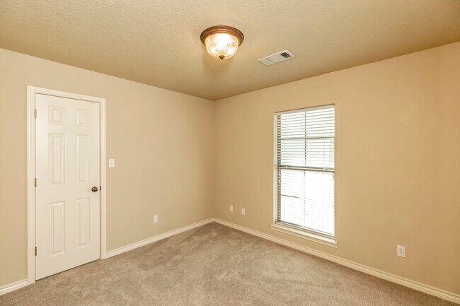 Building Photo - 434 Harbor Oaks Dr