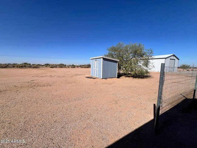 Building Photo - 4552 N Loring Rd