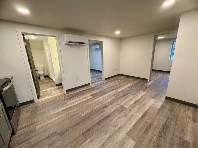 Building Photo - 202 S Lawrence St