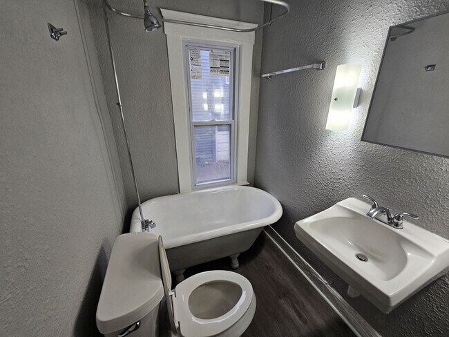 Building Photo - 4110 E 64th St