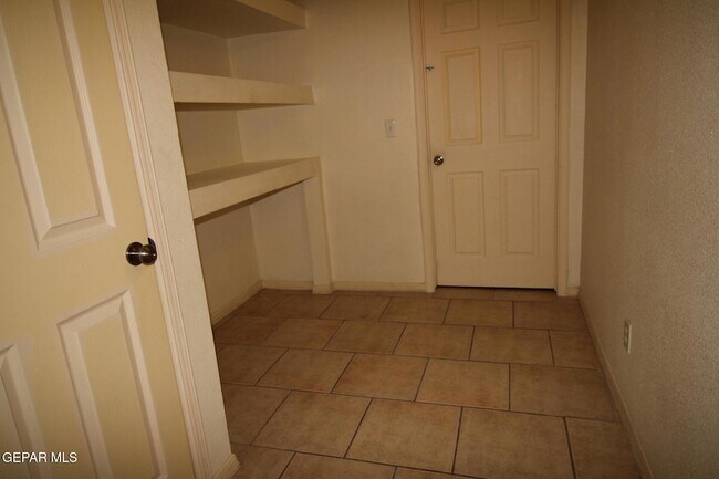 Building Photo - 456 Passmore Rd