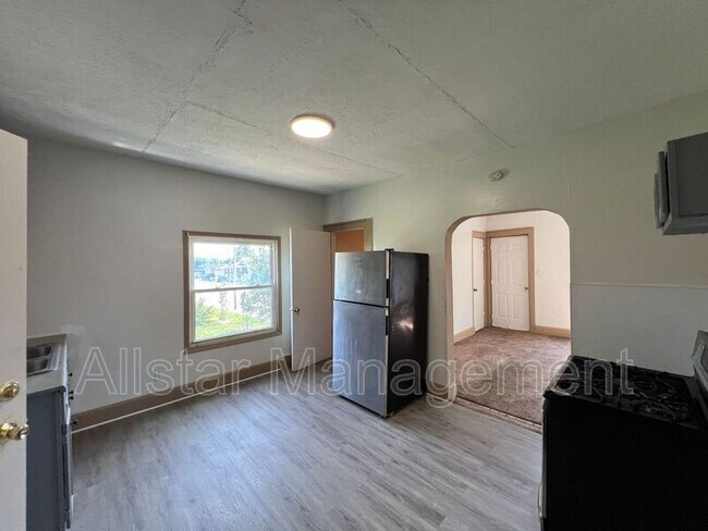 Building Photo - 3611 E 116th St