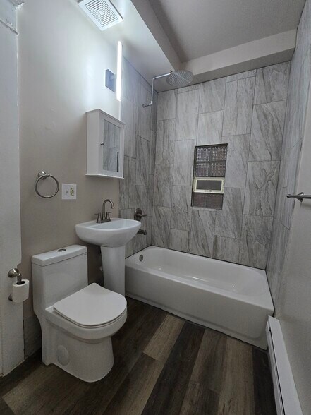 Building Photo - 1422 26th Ave N