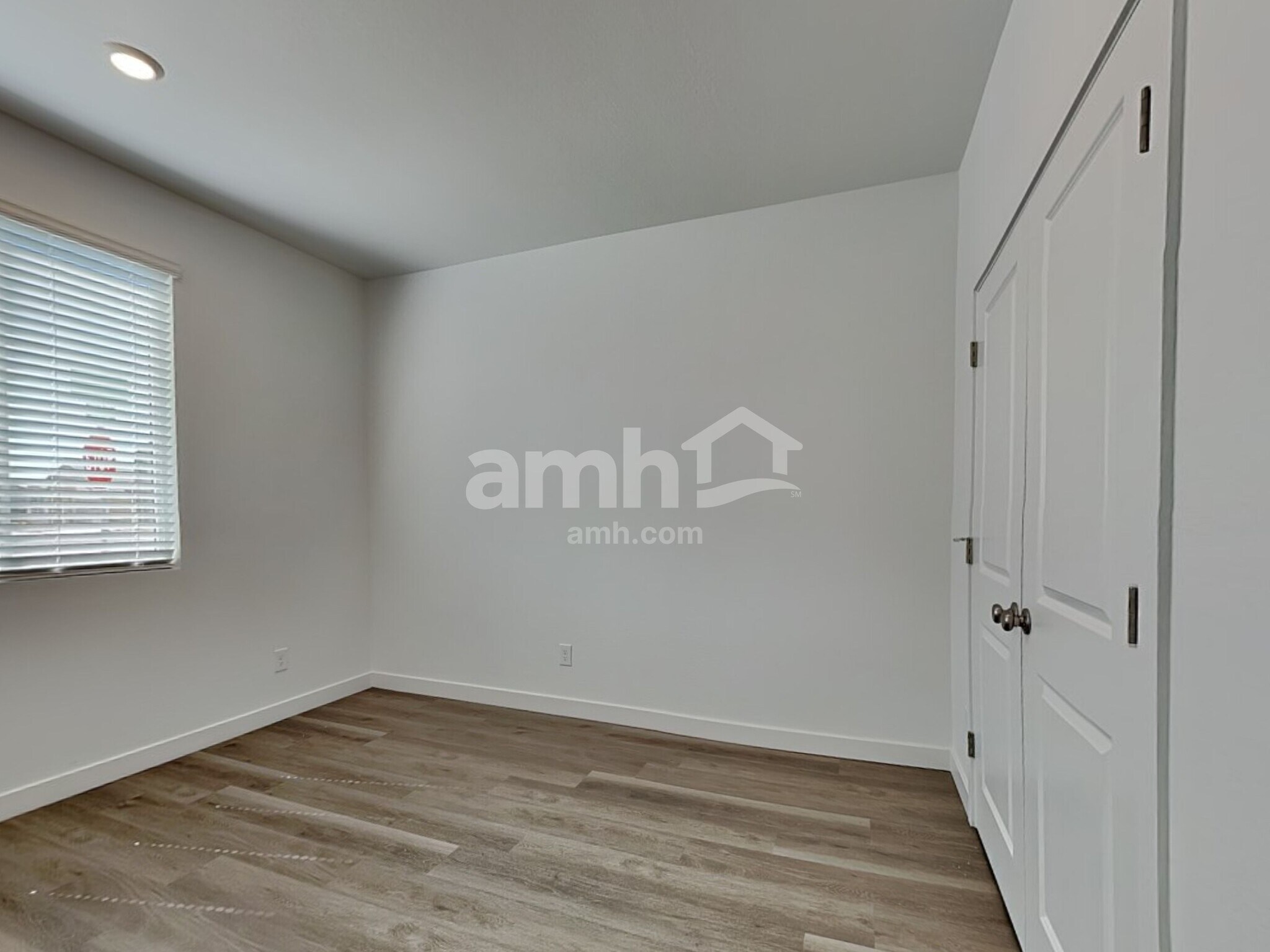 Building Photo - 20177 W Thomas Rd