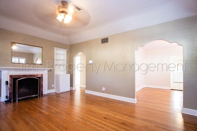Building Photo - Cute 3/3 Home Near Sodo