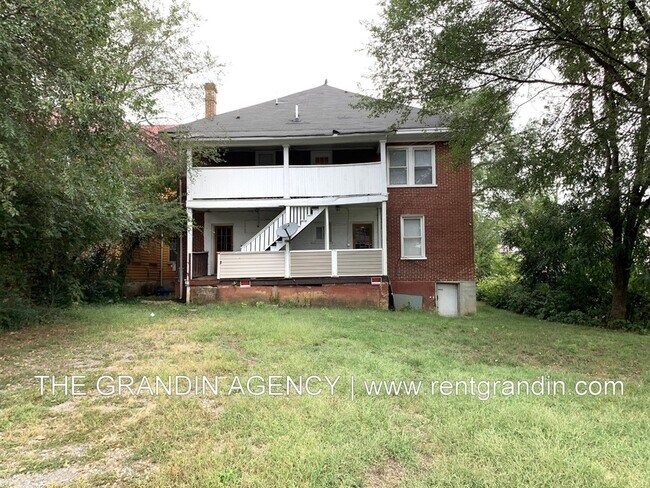 Building Photo - 1306 Patterson Ave SW