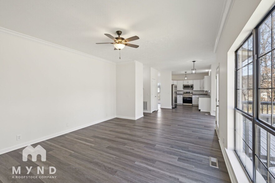 Building Photo - 1121 Holt Hills Pl