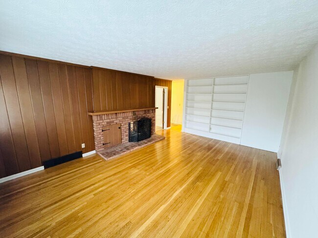 Building Photo - 1016 Lambeth Dr