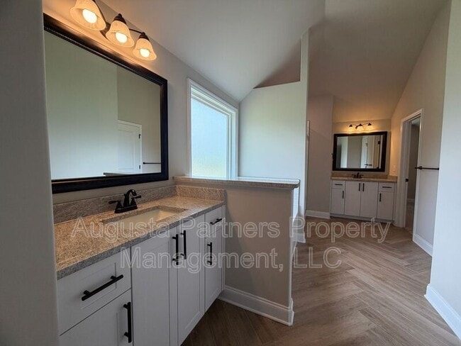 Building Photo - 3500 Hilltop Trl