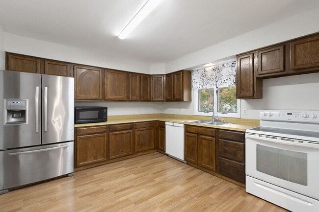 Building Photo - 4 Dewberry Way