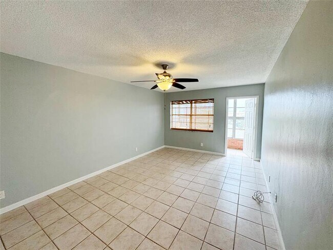 Building Photo - 1310 NW 43rd Ave