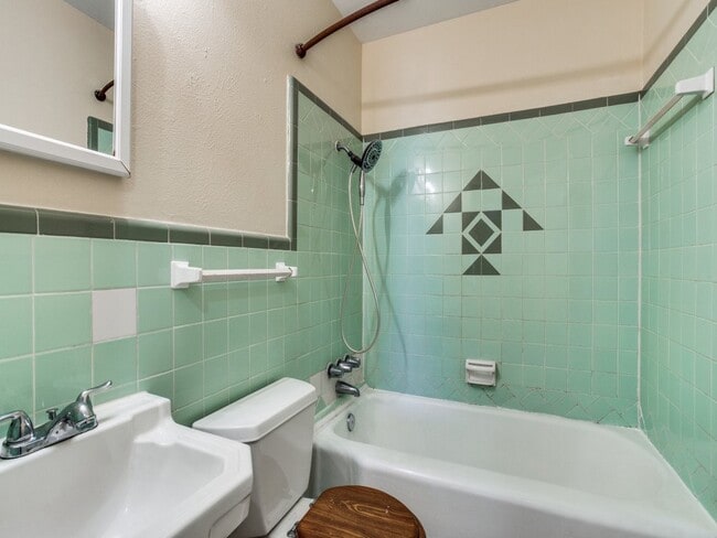 Building Photo - 420 Vicki Pl