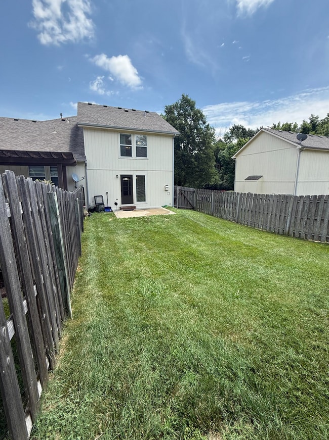 Building Photo - Spacious 3 Bed, 2.5 Bath Home in Kansas Ci...