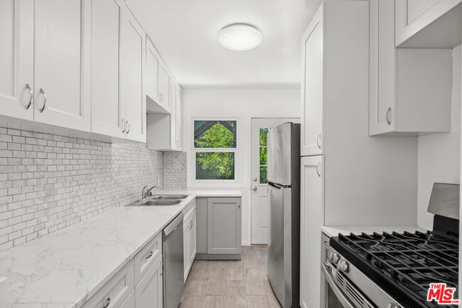 Building Photo - 8708 Sherwood Dr