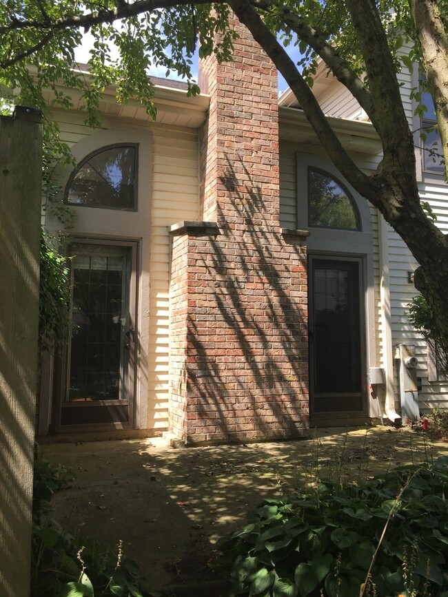 Building Photo - 859 N Auburn Woods Dr