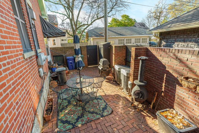 Building Photo - Unique 2 Bedroom in German Village