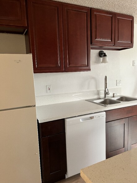 Building Photo - 304 SE 159th Ave