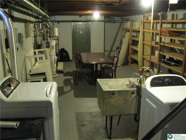 Building Photo - 520 N Muhlenberg St