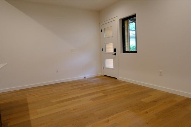 Building Photo - 3116 2nd St