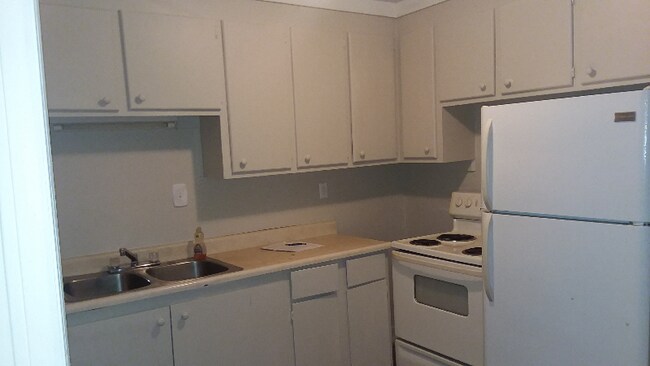 Building Photo - 704 Violet St