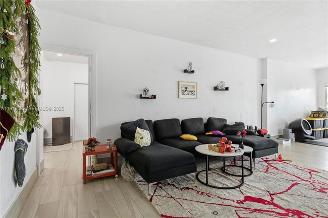 Building Photo - 5737 SW 6th St