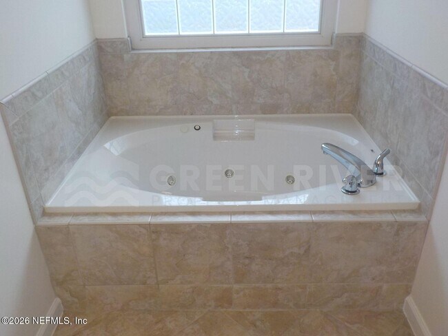 Building Photo - 1761 Oak Grove Dr S