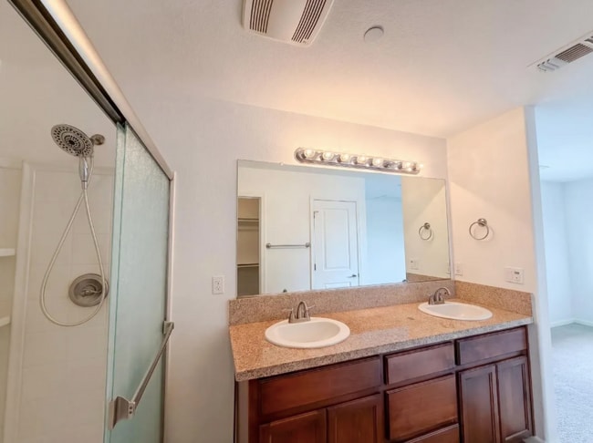 Building Photo - 251 Sugnet Way