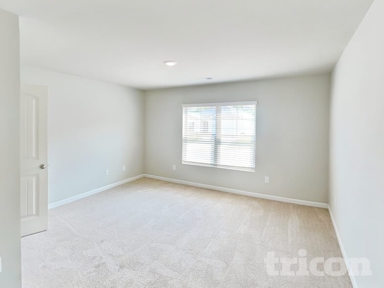 Building Photo - 930 Equine Dr