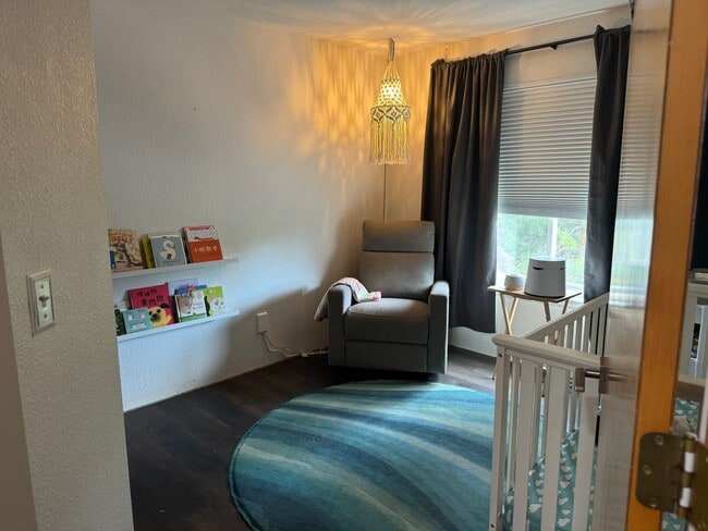 Building Photo - Stunning Home Near Waneka Lake with Modern...