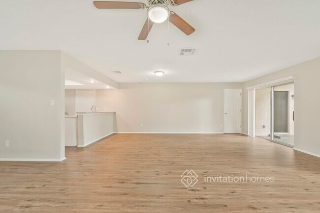 Building Photo - 10425 Kingbrook Ln