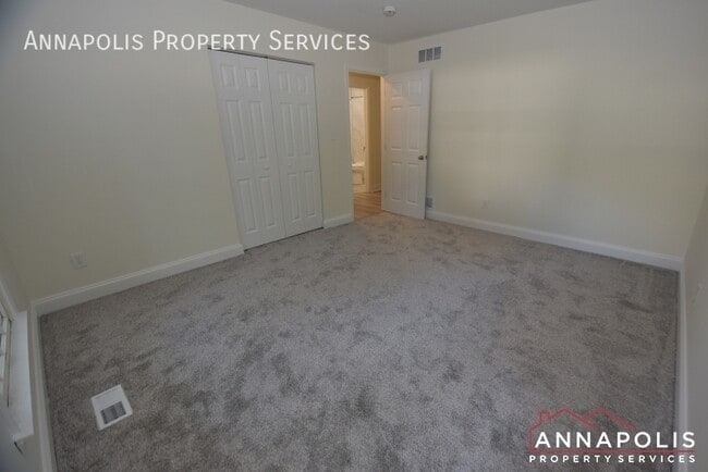 Building Photo - 921 Blue Ridge Dr