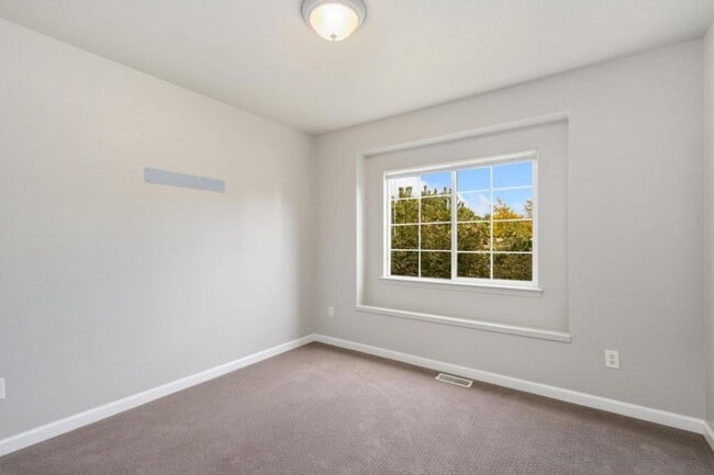 Building Photo - 101 Whitney Bay