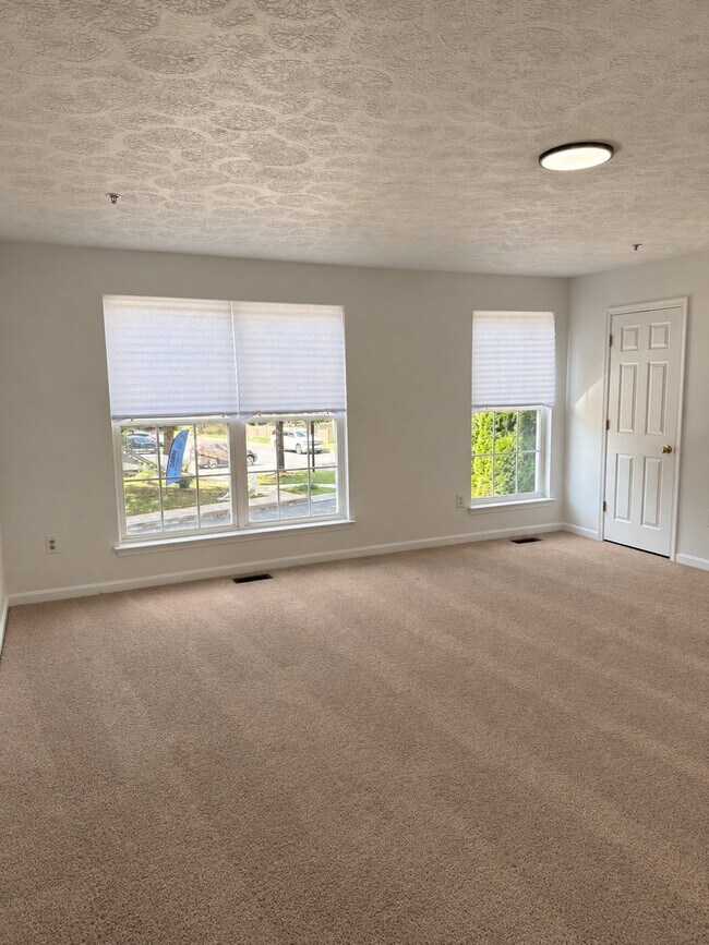 Building Photo - 981 Pirates Ct