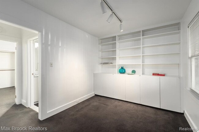 Building Photo - 932 Humphrey Ave