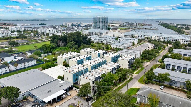 Building Photo - 4810 W McElroy Ave