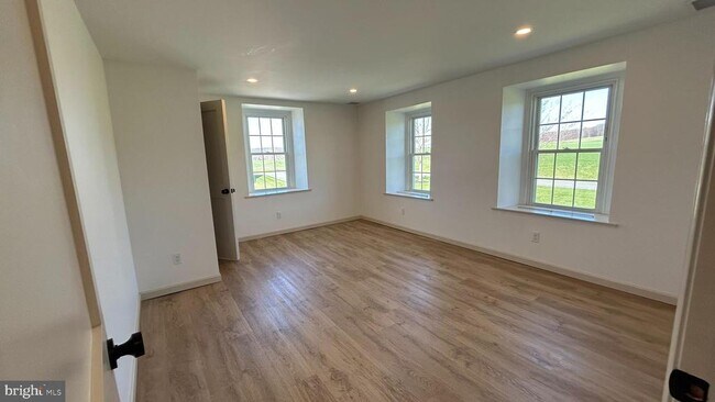 Building Photo - 165 Ammon Rd