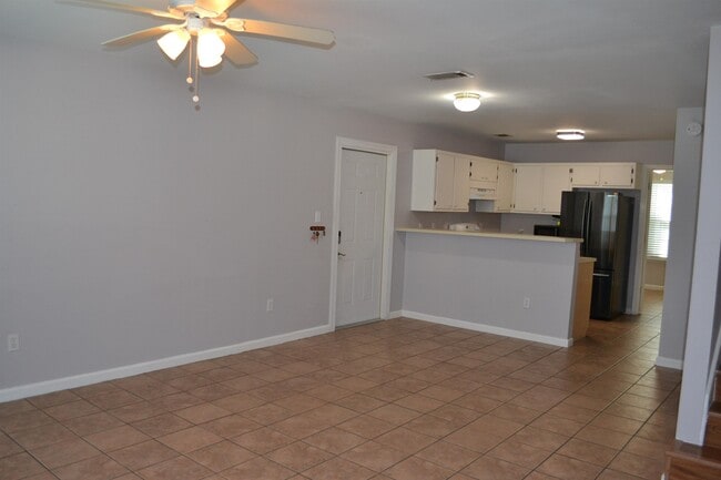 Building Photo - 697 Timberwood Cir E