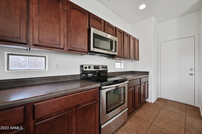 Building Photo - 21941 Creosote Ct